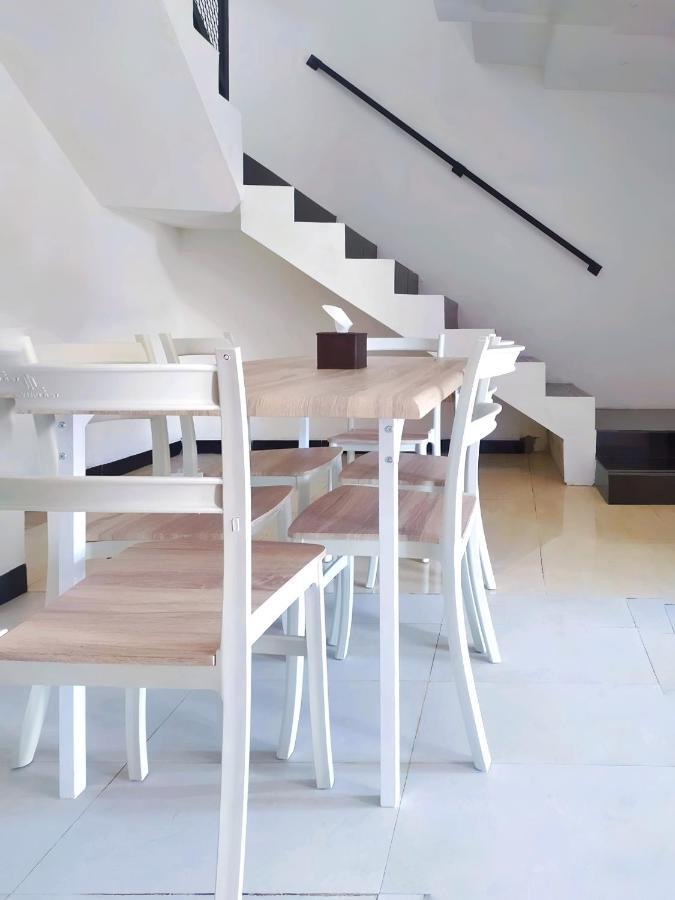 Homestay Omah Putih Bantul Exterior photo